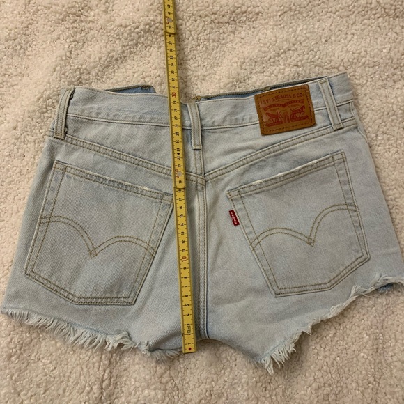 Levi shorts - Picture 2 of 3